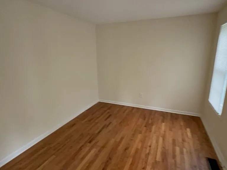 202 Heartwood Xing — Photo 6