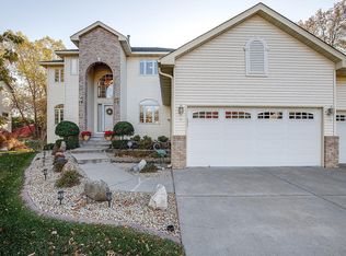 8848 Stratford Xing, Minneapolis, MN 55443