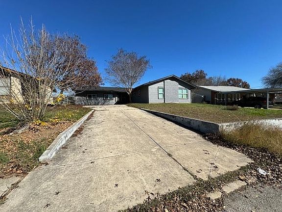 3rd image of 3411 Pollydale Ave