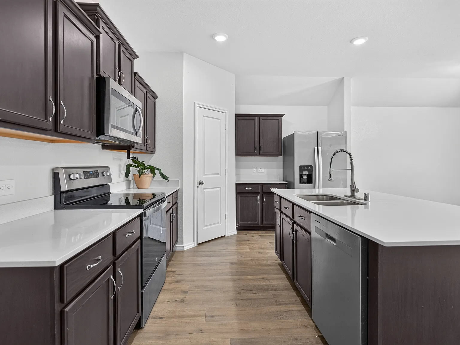 4 bed, 1820 sqft, $2,099 — Photo 4