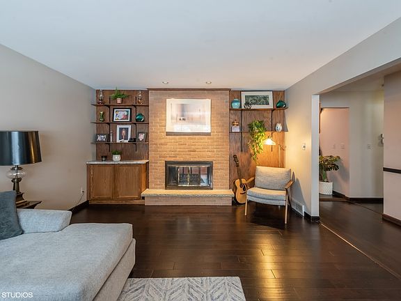 3rd image of 1900 Hollyhock Dr