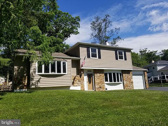 2nd image of 2525 Dartmouth Woods Rd