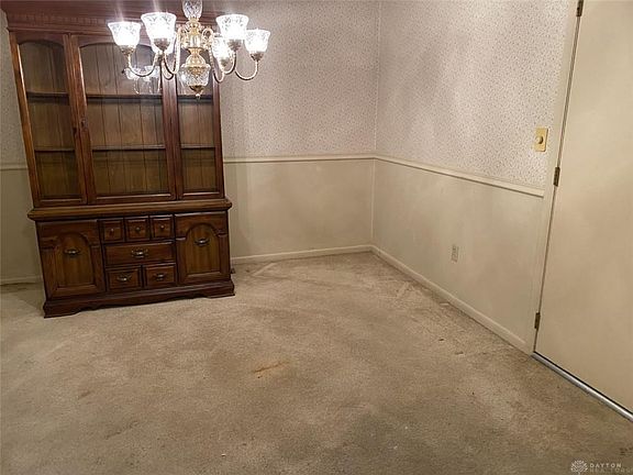 4th image of 2612 Pinegrove Dr