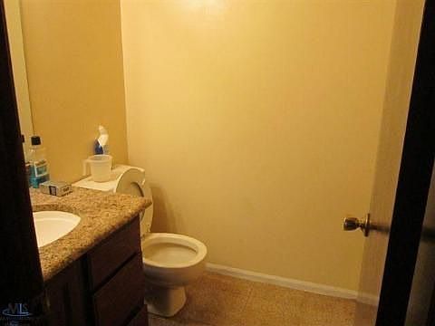 4th image of 2825 Old Orchard Dr