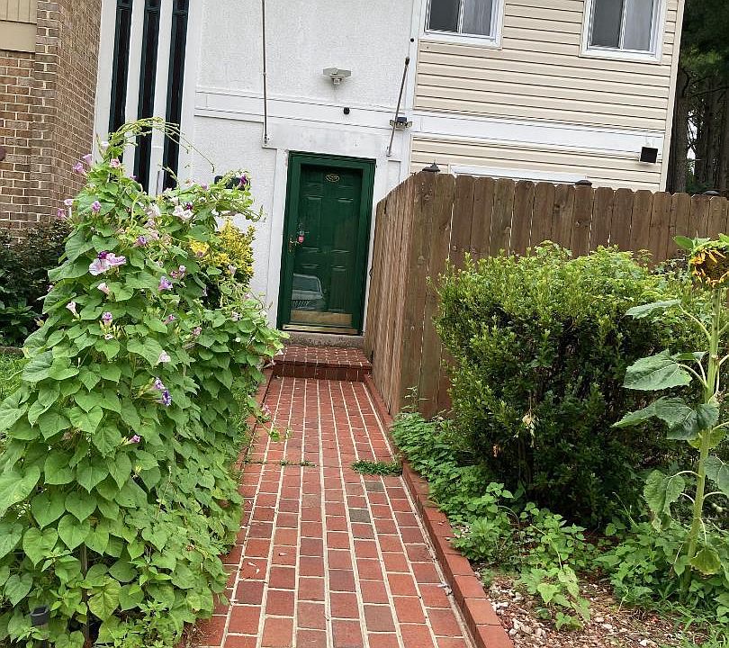 1st image of 2660 Seville Cir