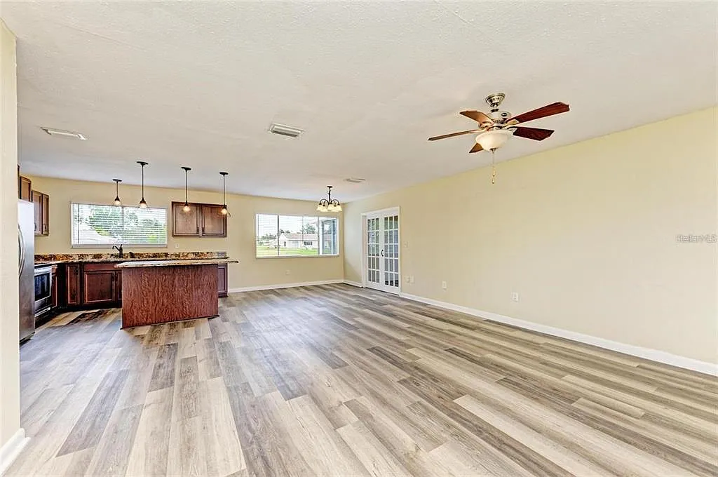 3 bed, 2.0 bath, 1343 sqft, $1,800 — Photo 3
