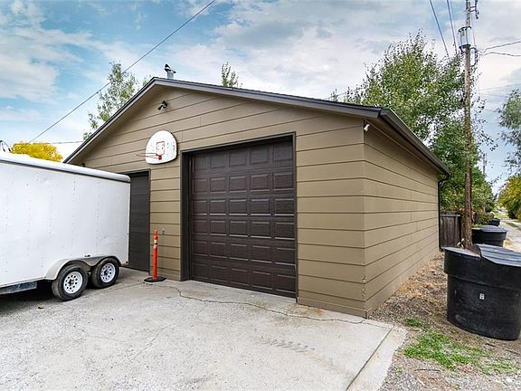 3rd image of 222 Birchwood Dr