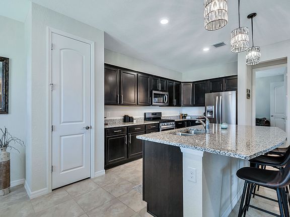 5th image of 597 SE Monet Dr