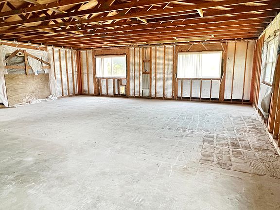 4th image of 4104 Cooley Dr