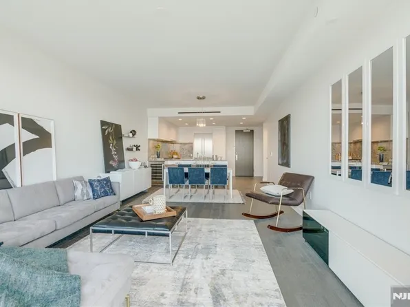 320 Adolphus Avenue image 4 of 43