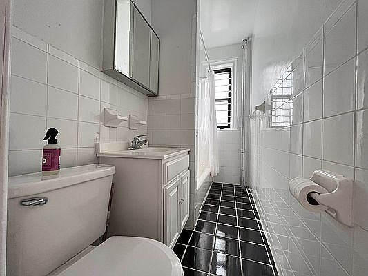 4th image of 537 Clinton Ave APT 6d