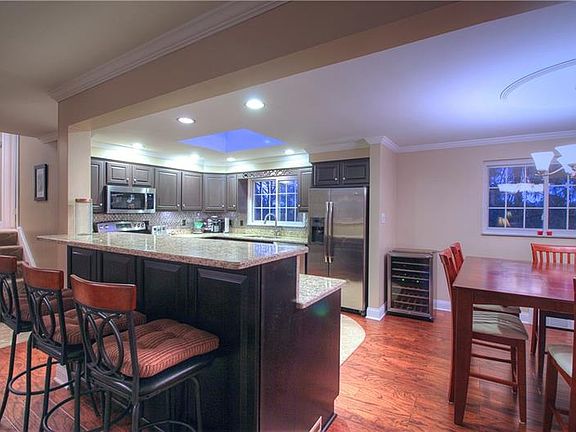 3rd image of 2443 Maryland Dr