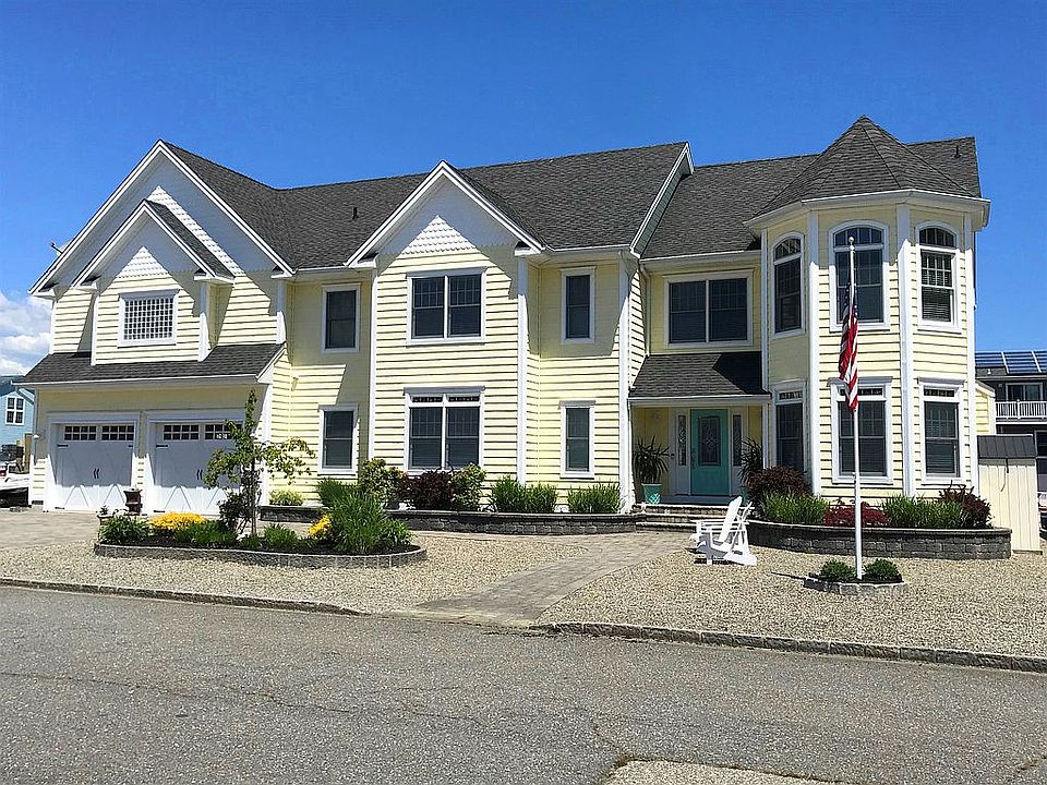 110ft lot; pavers 