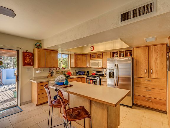 2nd image of 1055 E Paseo Encino