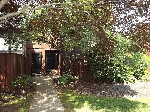 3rd image of 4759 Crazy Horse Ln #4