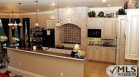 3rd image of 7801 Shady Oaks Dr