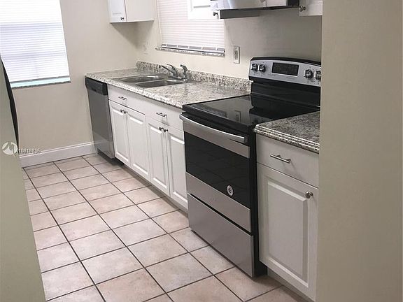3rd image of 2537 SE 19th Pl #106-C
