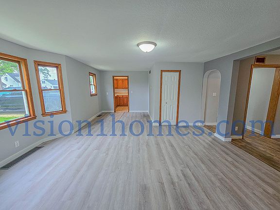 5th image of 402 N Nixon Ave