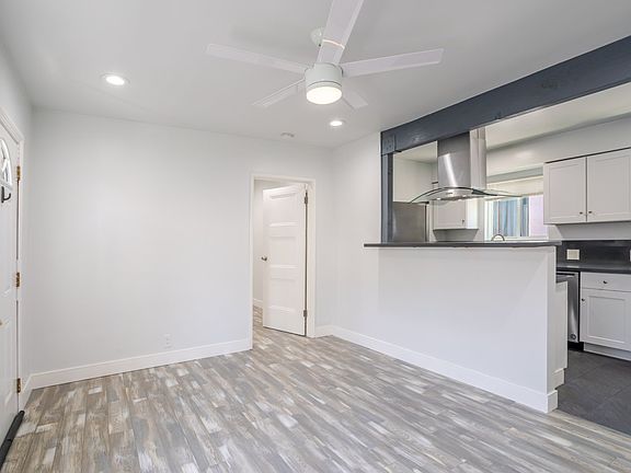 5th image of 3106 W Victory Blvd APT C