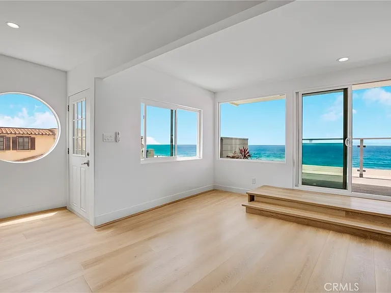 3600 The Strand #D — Photo 3