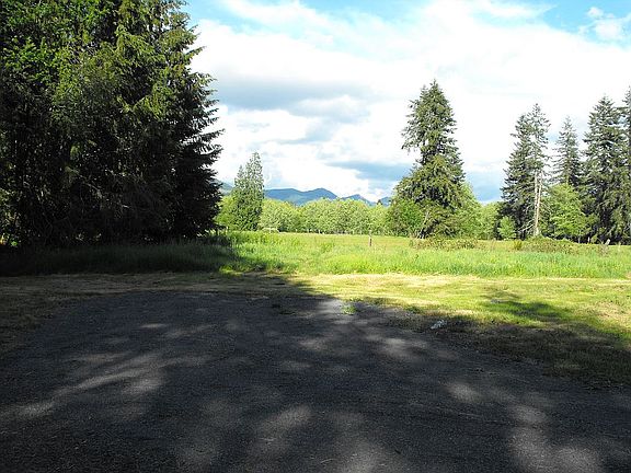 2nd image of 138 Meadowbrook Ln
