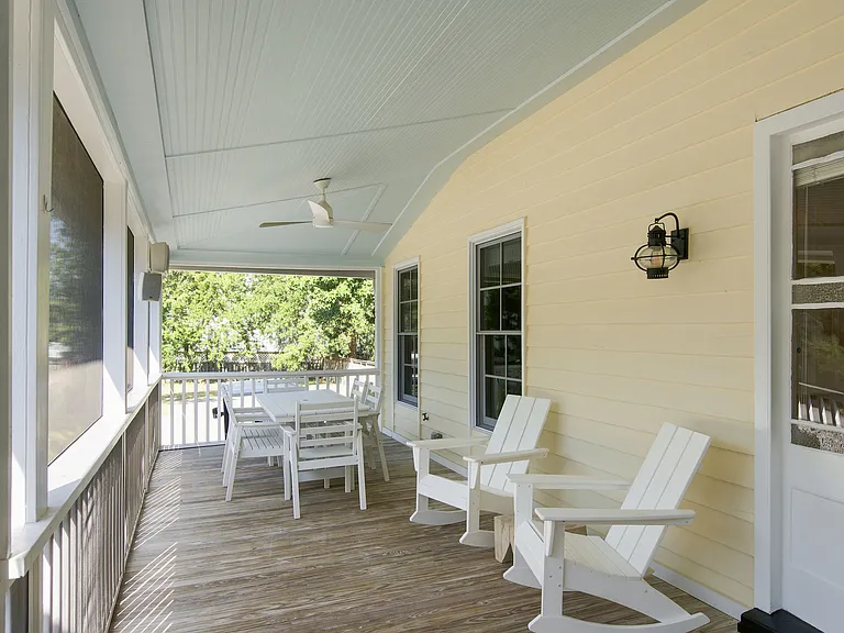 2424 Middle St — Photo 3