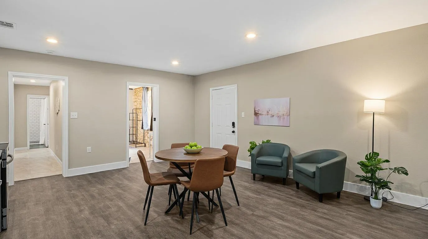 4 bed, 2.0 bath, 2516 sqft, $836 — Photo 4