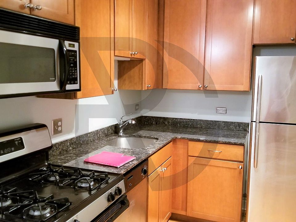 1st image of 625 W Wrightwood Ave #U209