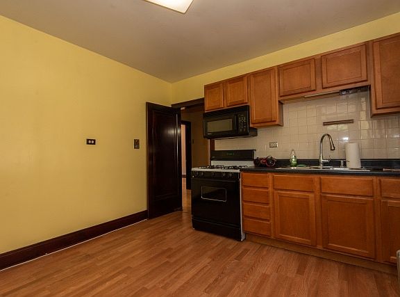 5th image of 3415 N Hamlin Ave #2W