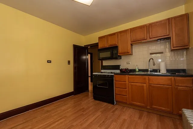 3415 N Hamlin Ave #2W — Photo 5