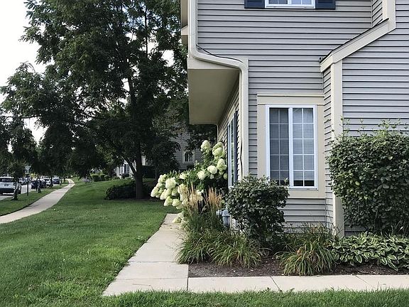 3rd image of 298 Windsor Ct Unit A