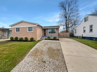 29334 Little Mack Ave, Roseville, MI 48066