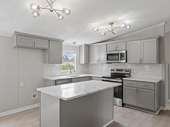 3rd image of 2827 Quakenbush Rd