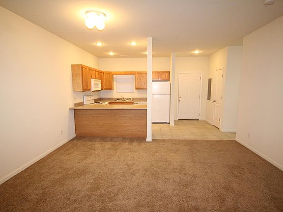 2nd image of 1515 Hutton Way #B1