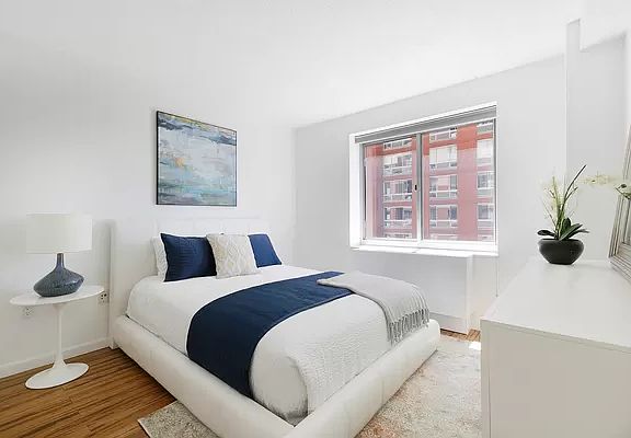 4th image of 555 W 23rd St APT N7e