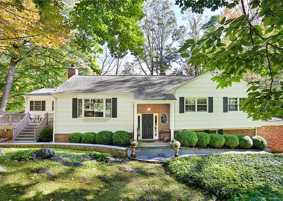 1st image of 4 Dogwood Dr