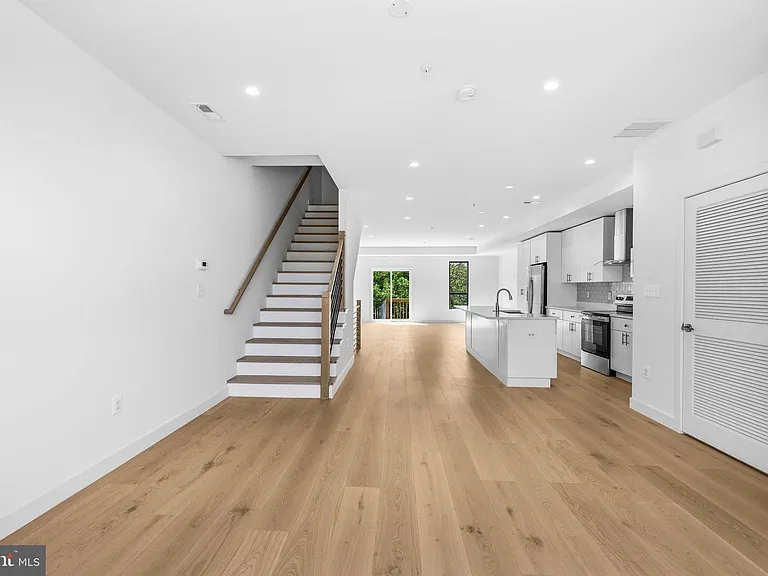 2532 Elvans Rd SE — Photo 35