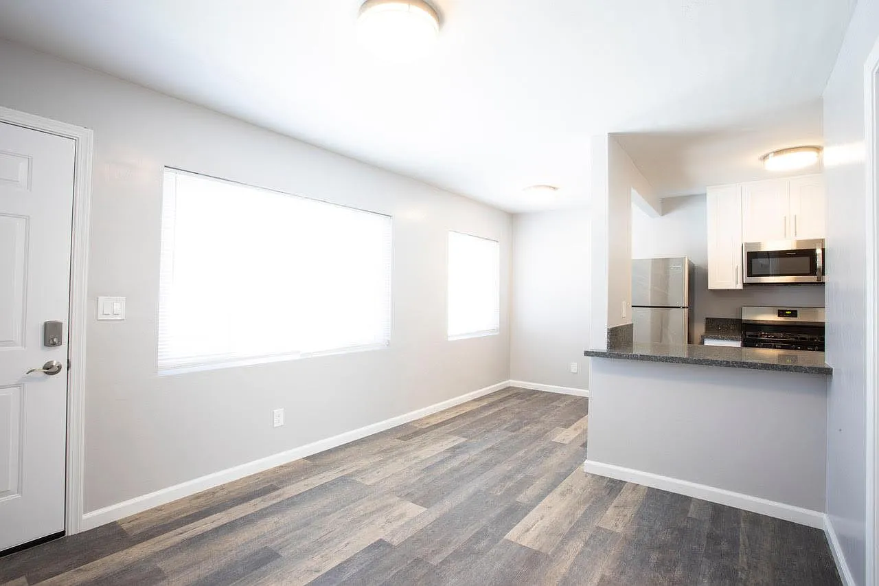 3853 Cherokee Ave — Photo 2