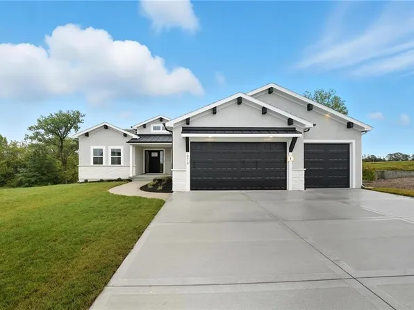 4484 Tee Box Dr, Basehor, KS 66007