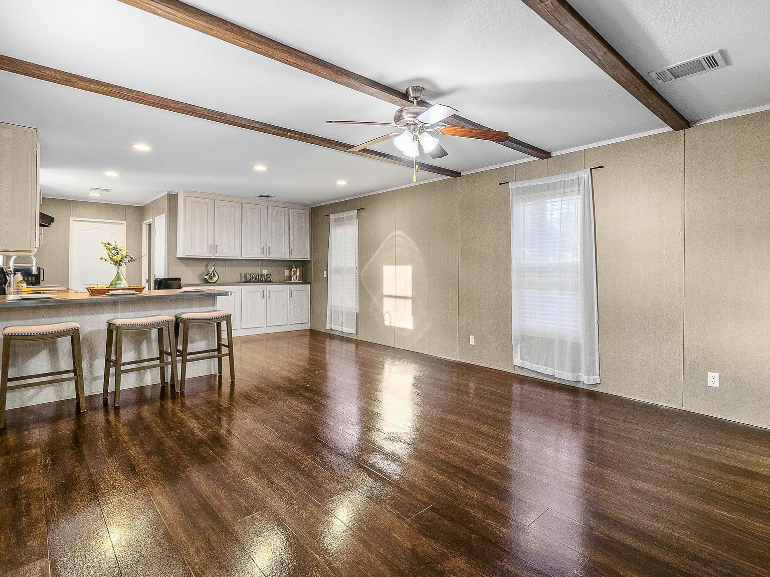 3 bed, 2.0 bath, 1280 sqft, $1,500 — Photo 3