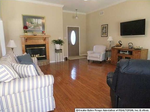 4th image of 18609 White Oak Dr