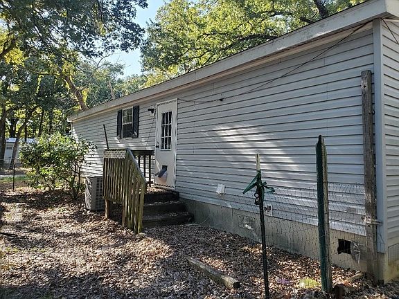 3rd image of 239 Deer Walk Ln