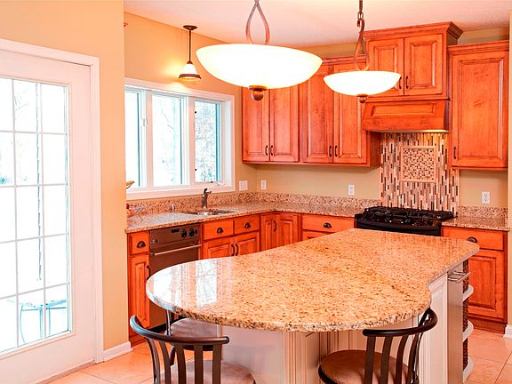 5th image of 8429 Stone Creek Ct