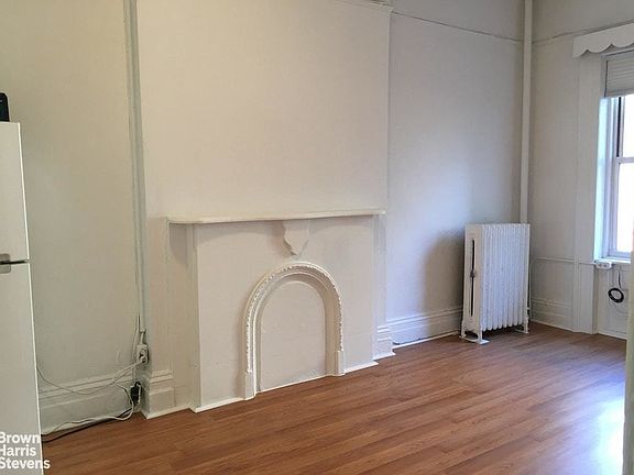 5th image of 35 Charles St APT 5
