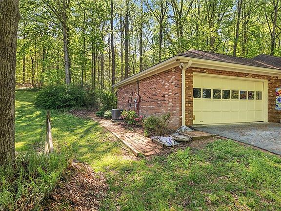 4th image of 457 Valleymeade Dr