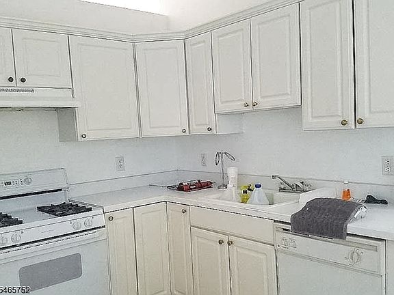 4th image of 193 Mary Ct