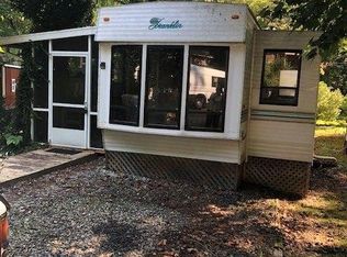 728 Riverside Dr, Cleveland, GA 30528