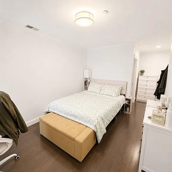 728 E Broadway #207 — Photo 4