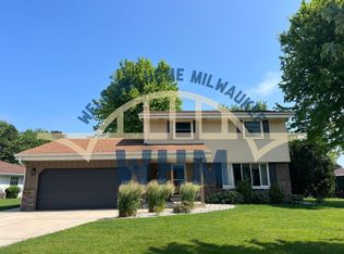 6570 Radburn Ln, Greendale, WI 53129