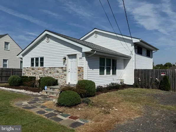 1952 Forest Dr, Annapolis, MD 21401
